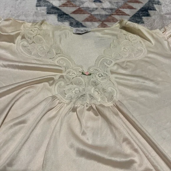 Vanity Fair Elegant Vintage Cream Nightgown with Lace Detail sz XXXL - Picture 4 of 9